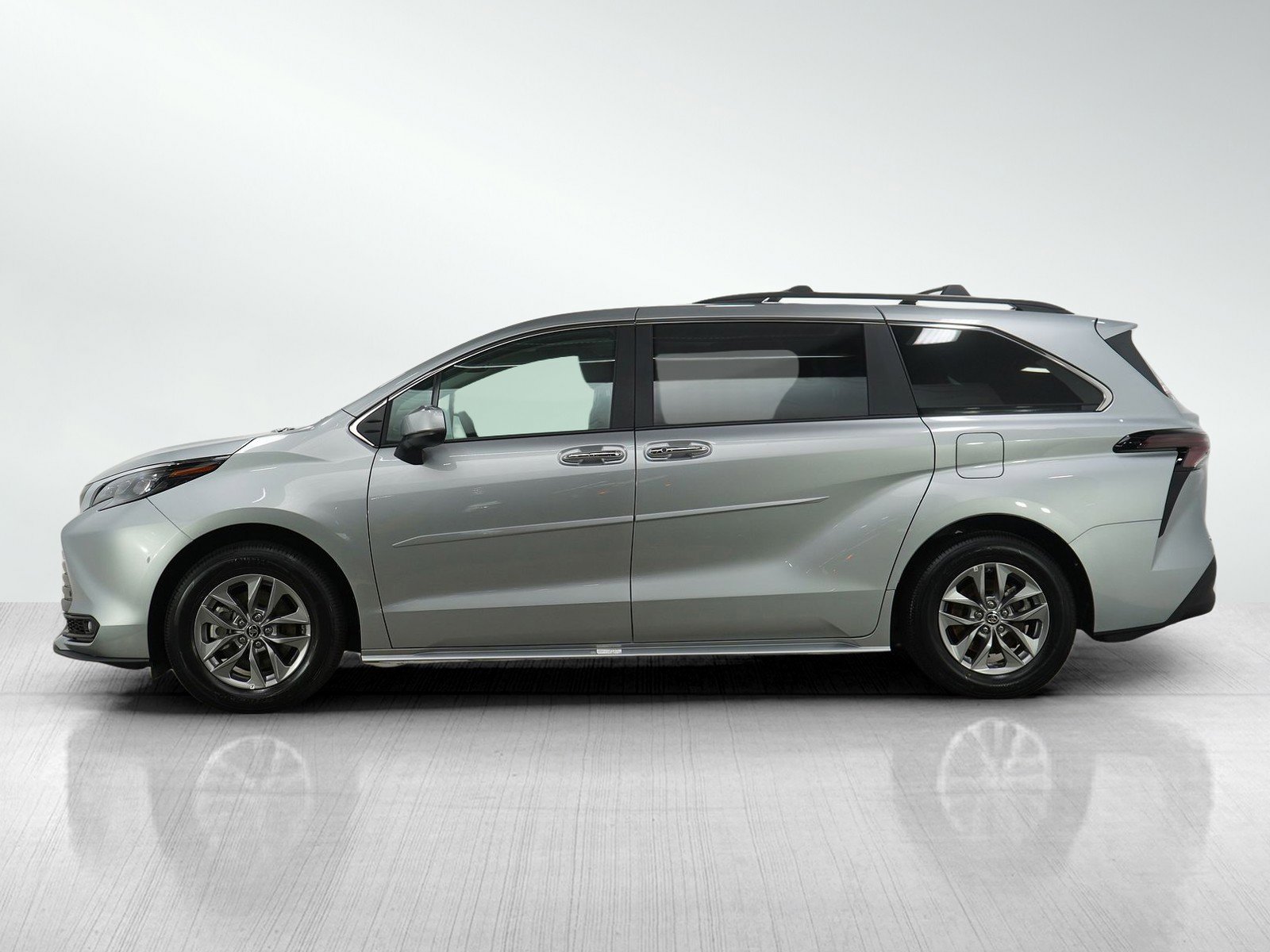 Used 2025 Toyota Sienna XLE with VIN 5TDJSKFC6SS177955 for sale in Bloomington, Minnesota