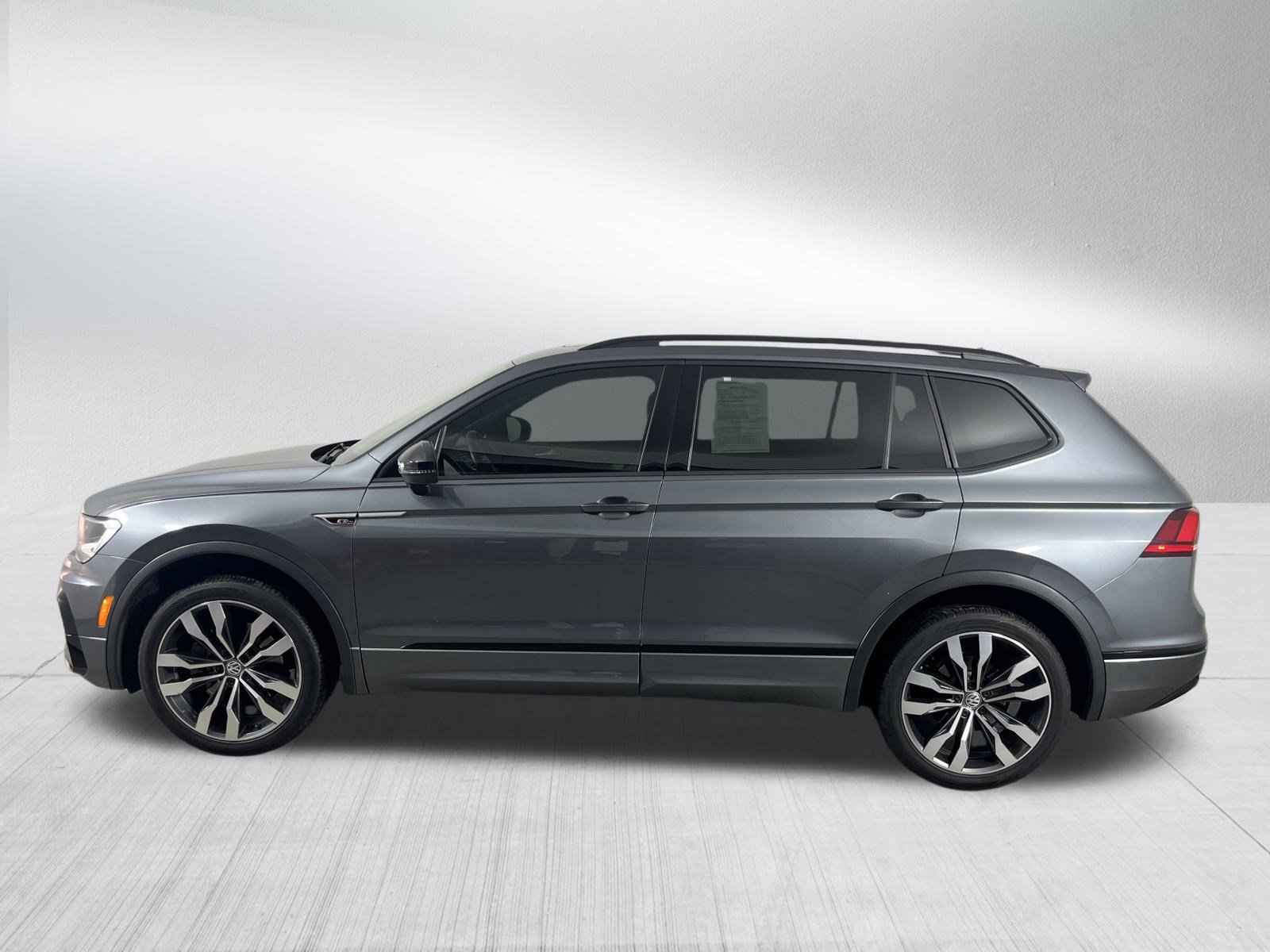 2020 Volkswagen Tiguan SE R-Line Black photo 4