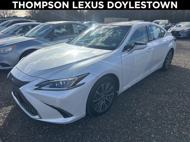 2021 Lexus ES 350's photo