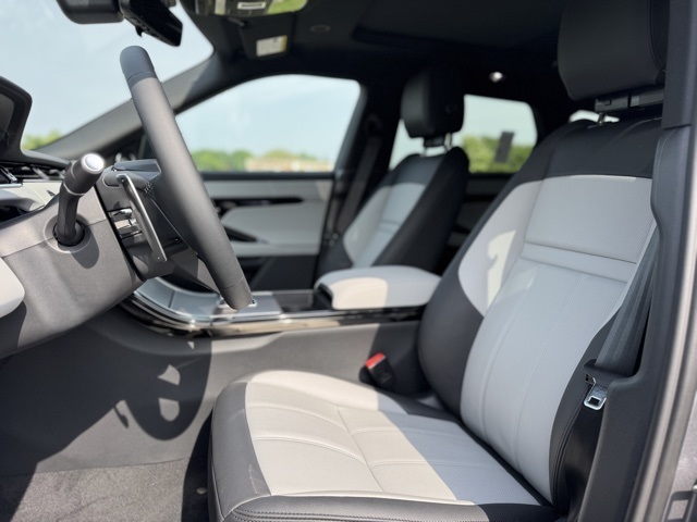 2026 Land Rover Range Rover Evoque Dynamic SE photo 14