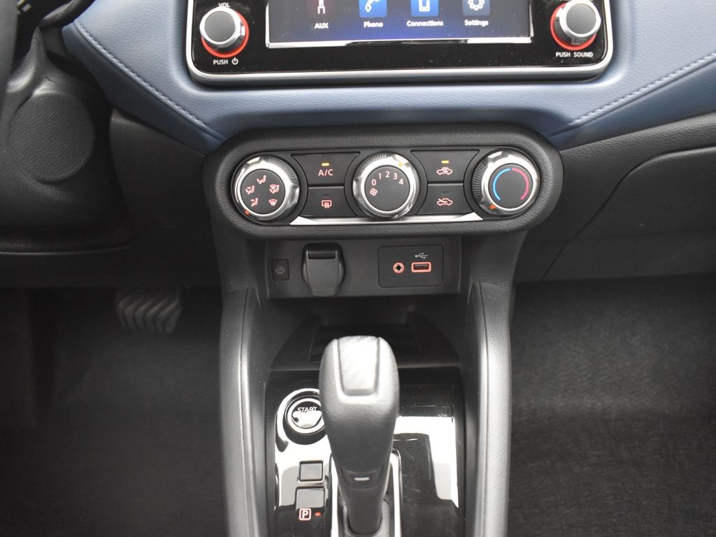 2025 Nissan Versa 1.6 SV photo 10