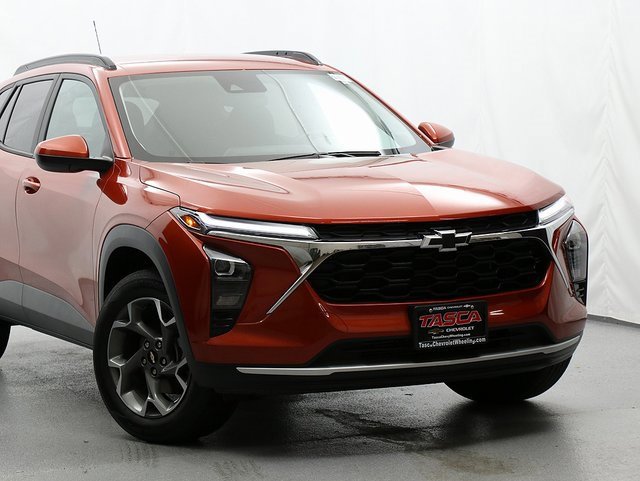 2024 Chevrolet Trax LT photo 2