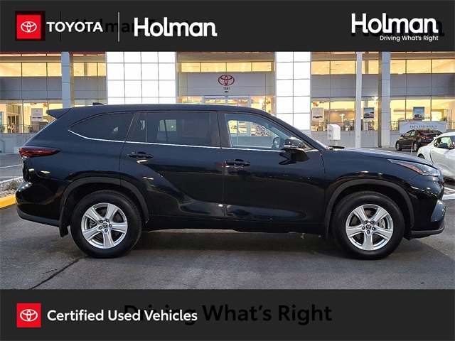 2024 Toyota Highlander LE's photo