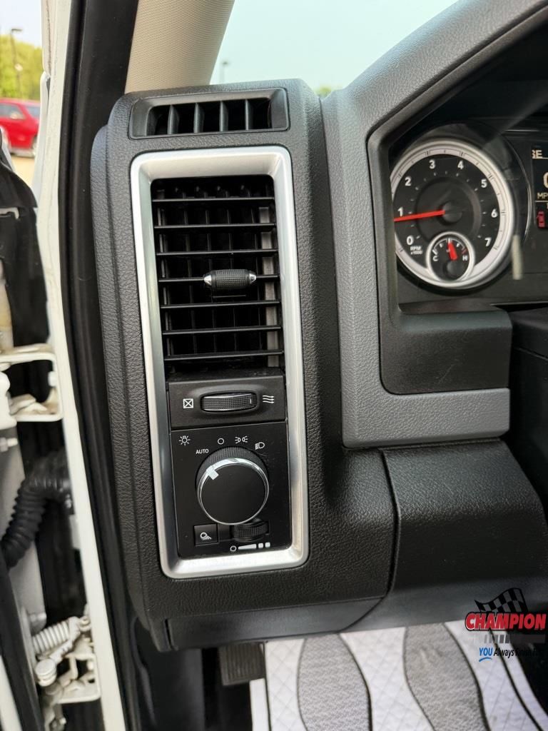 2019 Ram 1500 Classic SLT photo 10