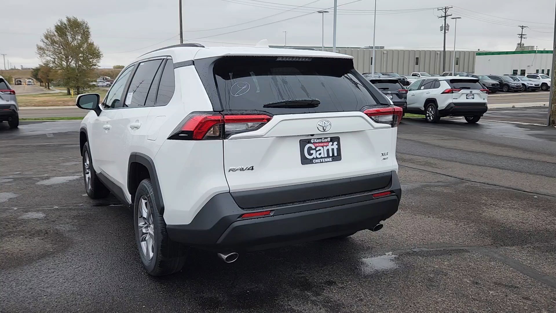 2025 Toyota RAV4 XLE photo 4