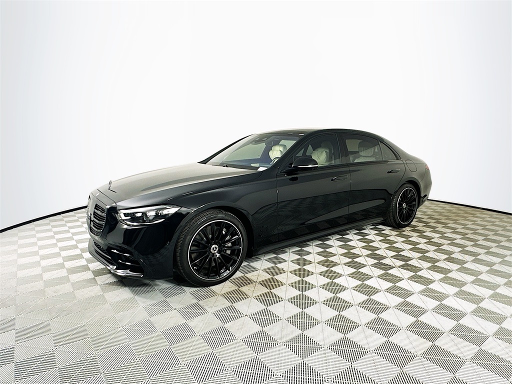 2024 Mercedes Benz S 580e 4MATIC photo 3