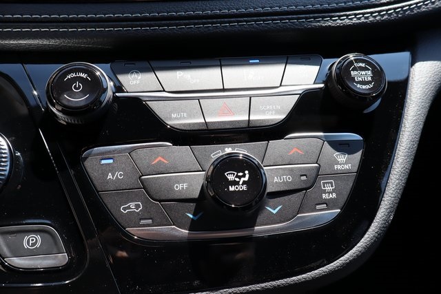 2025 Chrysler Pacifica photo 21