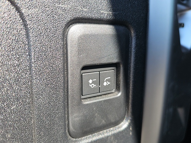 2024 Land Rover Defender 110 photo 15