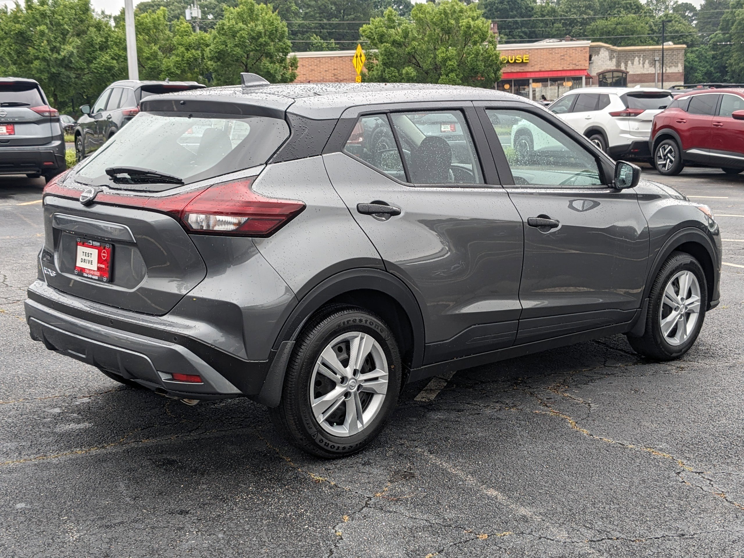 2025 Nissan Kicks Play S photo 2