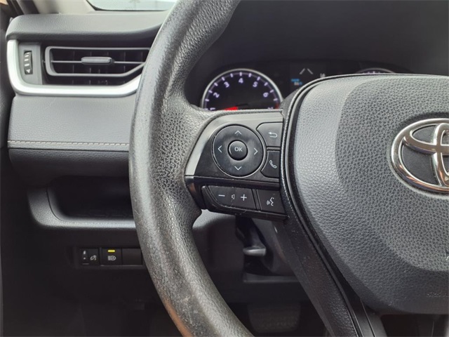 2021 Toyota RAV4 XLE photo 4