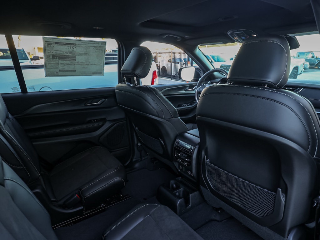 New 2025 Velvet Red Pearl-Coat Exterior Paint Jeep Altitude X image 16