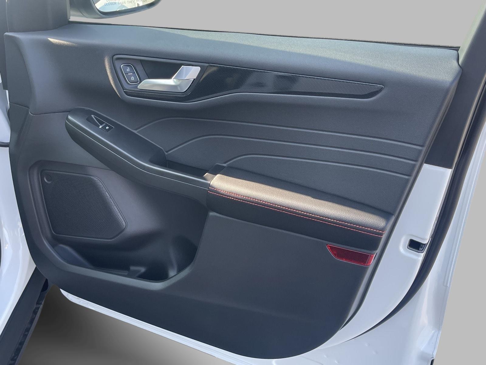 2025 Ford Escape ST-Line Select photo 14