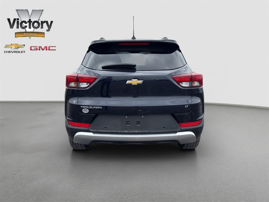 2021 Chevrolet Trailblazer LT photo 2