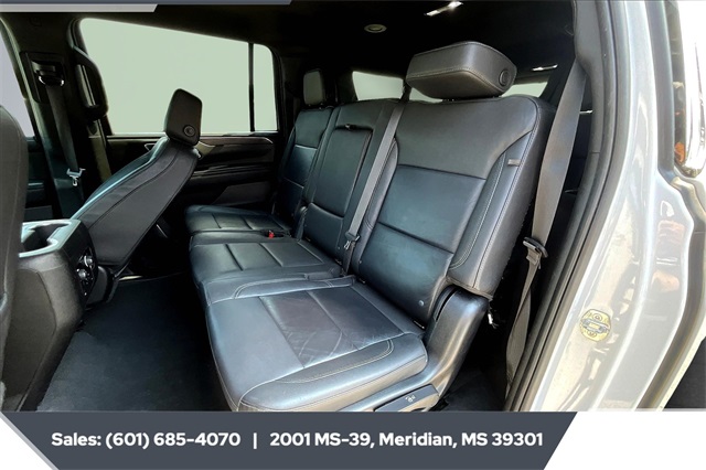 2023 Chevrolet Suburban LT photo 19