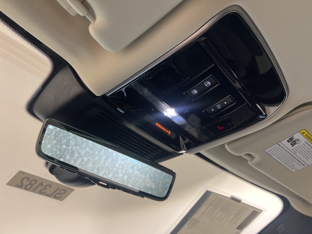 2025 Land Rover Range Rover SE photo 18