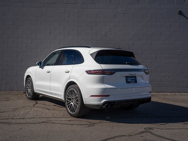 2022 Porsche Cayenne S photo 3
