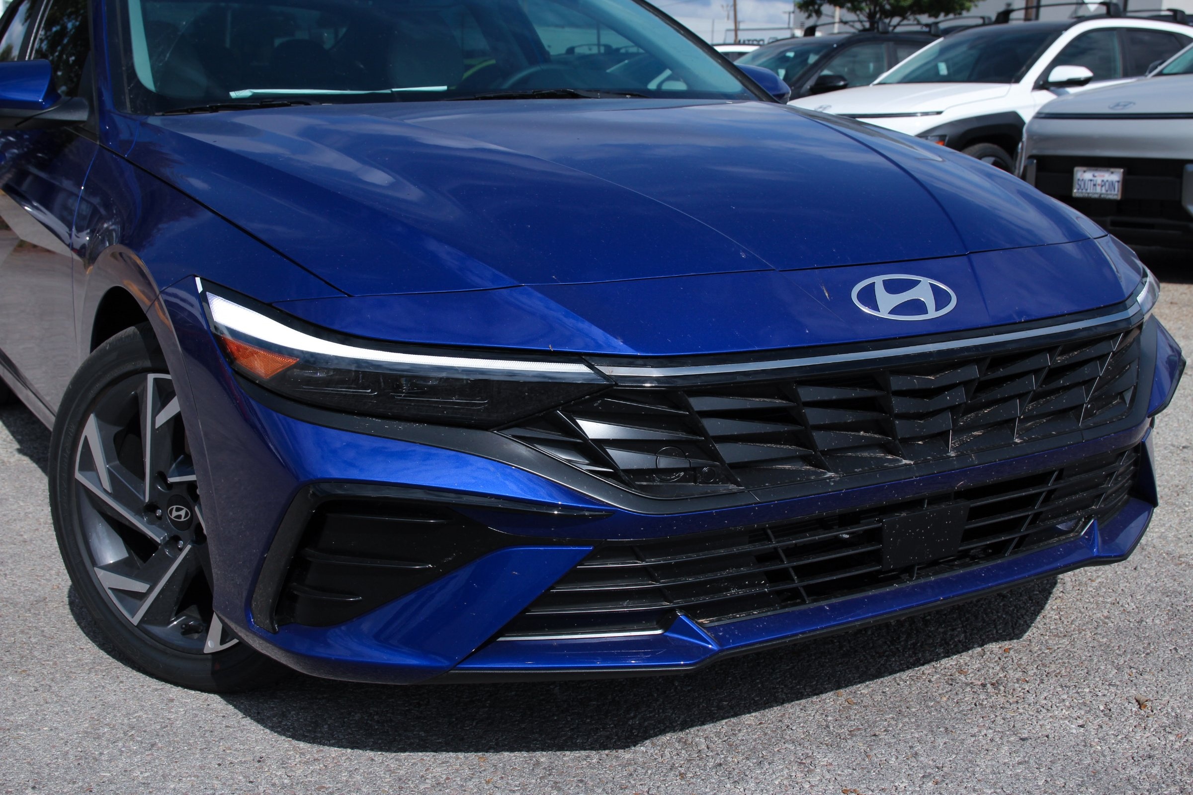 2025 Hyundai Elantra Limited photo 3