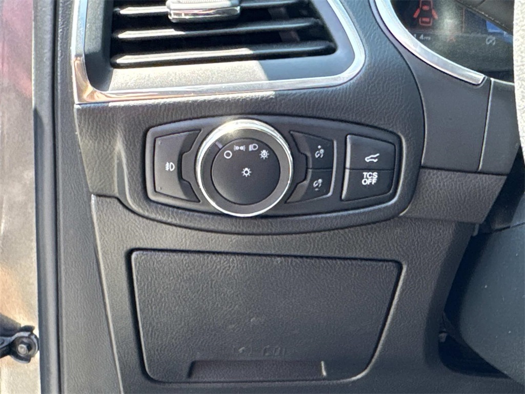 2020 Ford Edge Titanium photo 18
