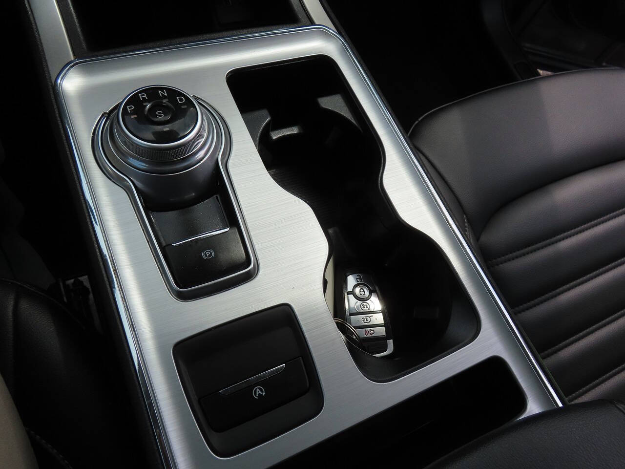 2022 Ford Edge SEL photo 19