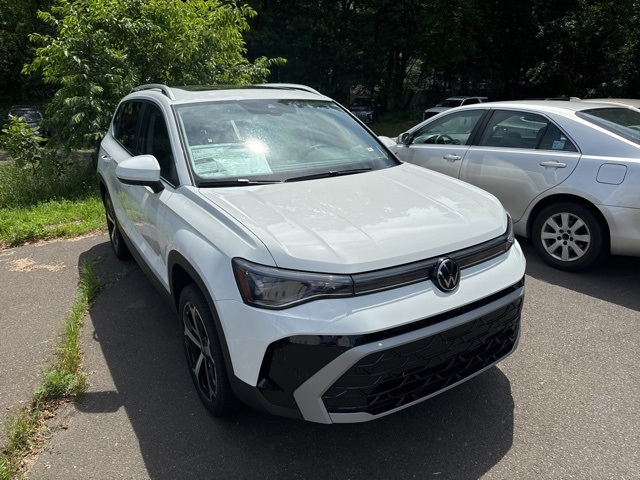 2025 Volkswagen Taos SEL's photo