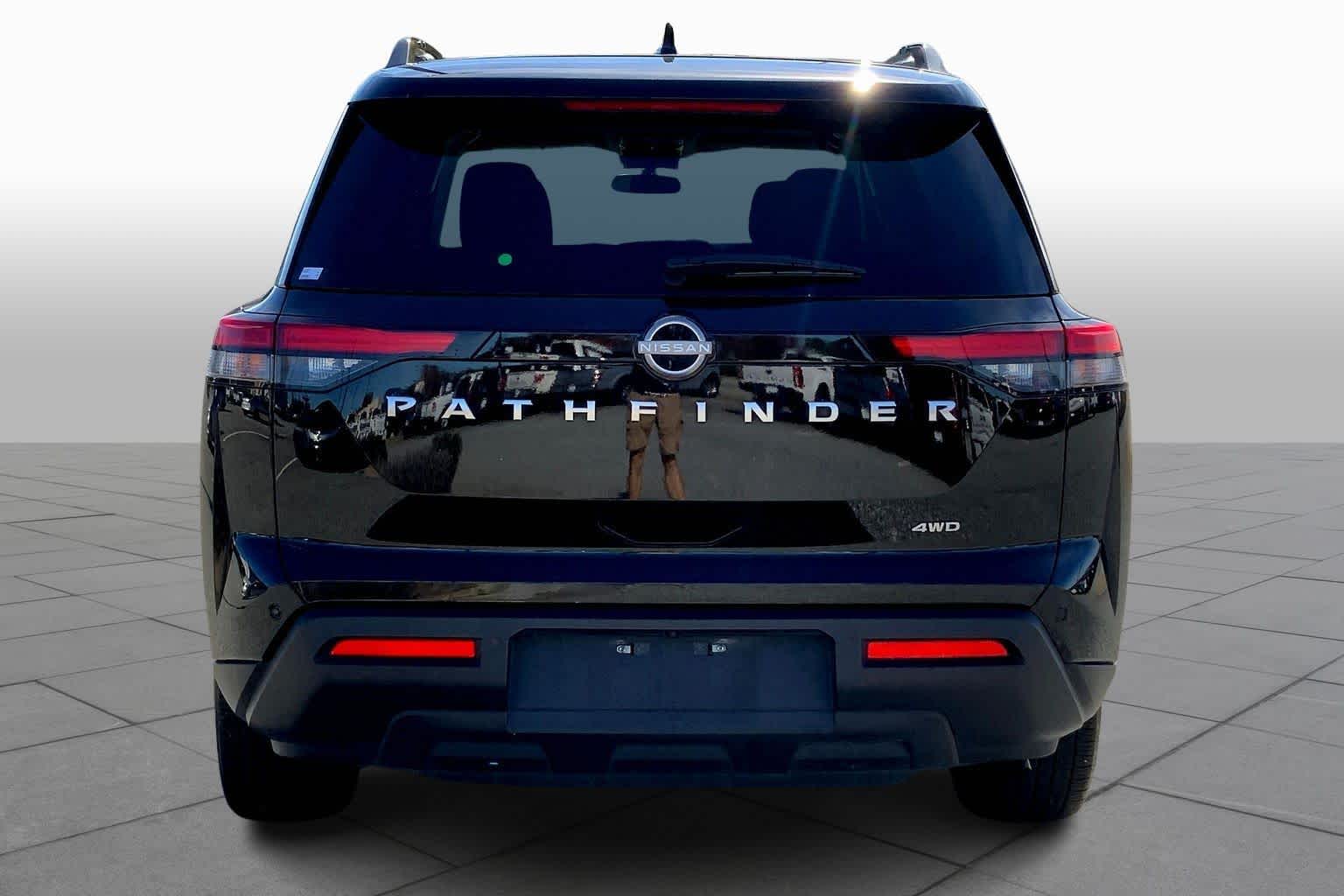 2025 Nissan Pathfinder SV photo 4