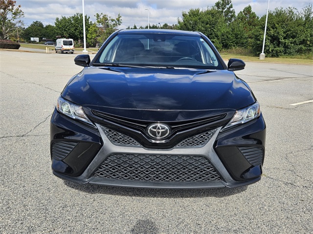 2020 Toyota Camry SE photo 2