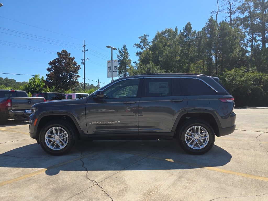 2025 Jeep Grand Cherokee Laredo X photo 2