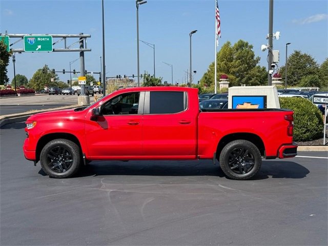 2023 Chevrolet Silverado 1500 RST photo 2