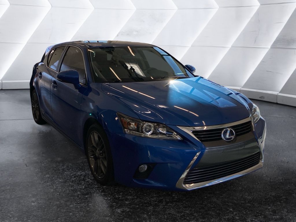 2017 Lexus CT Base's photo