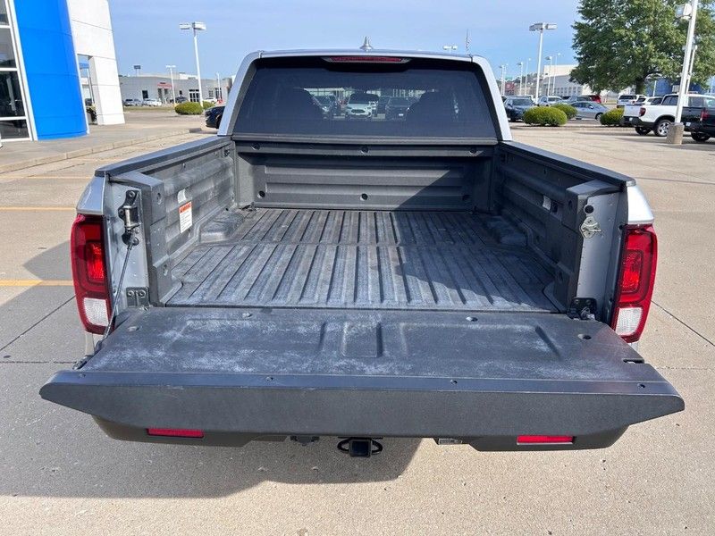 2019 Honda Ridgeline Sport photo 2