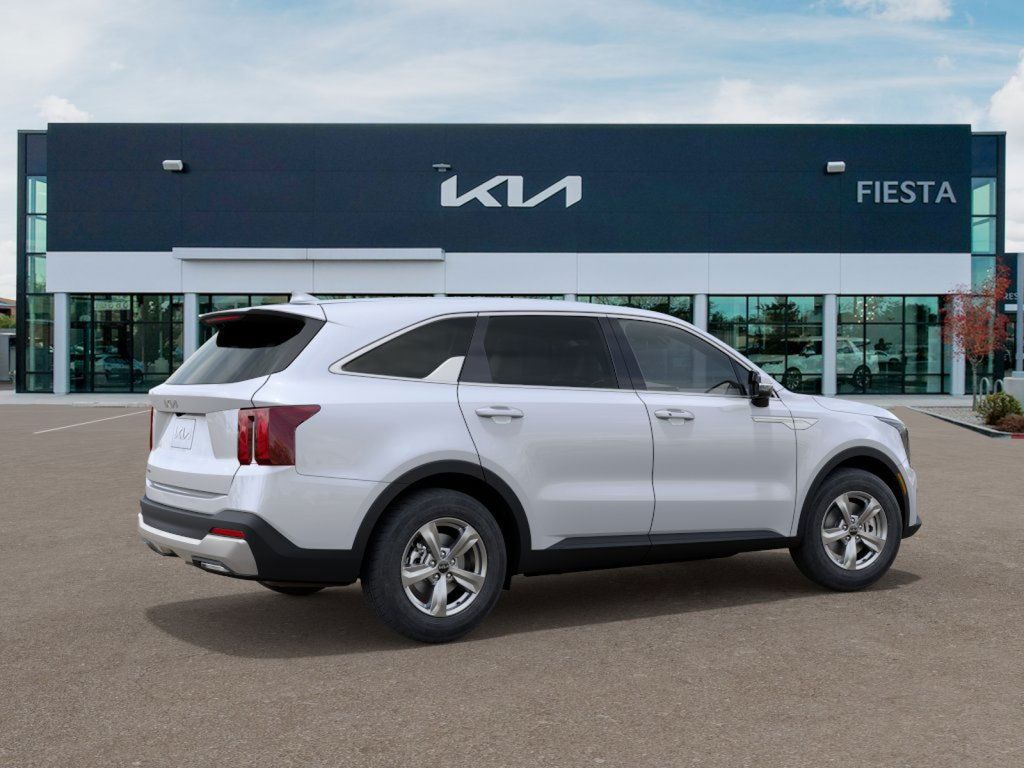 2025 Kia Sorento LX photo 3