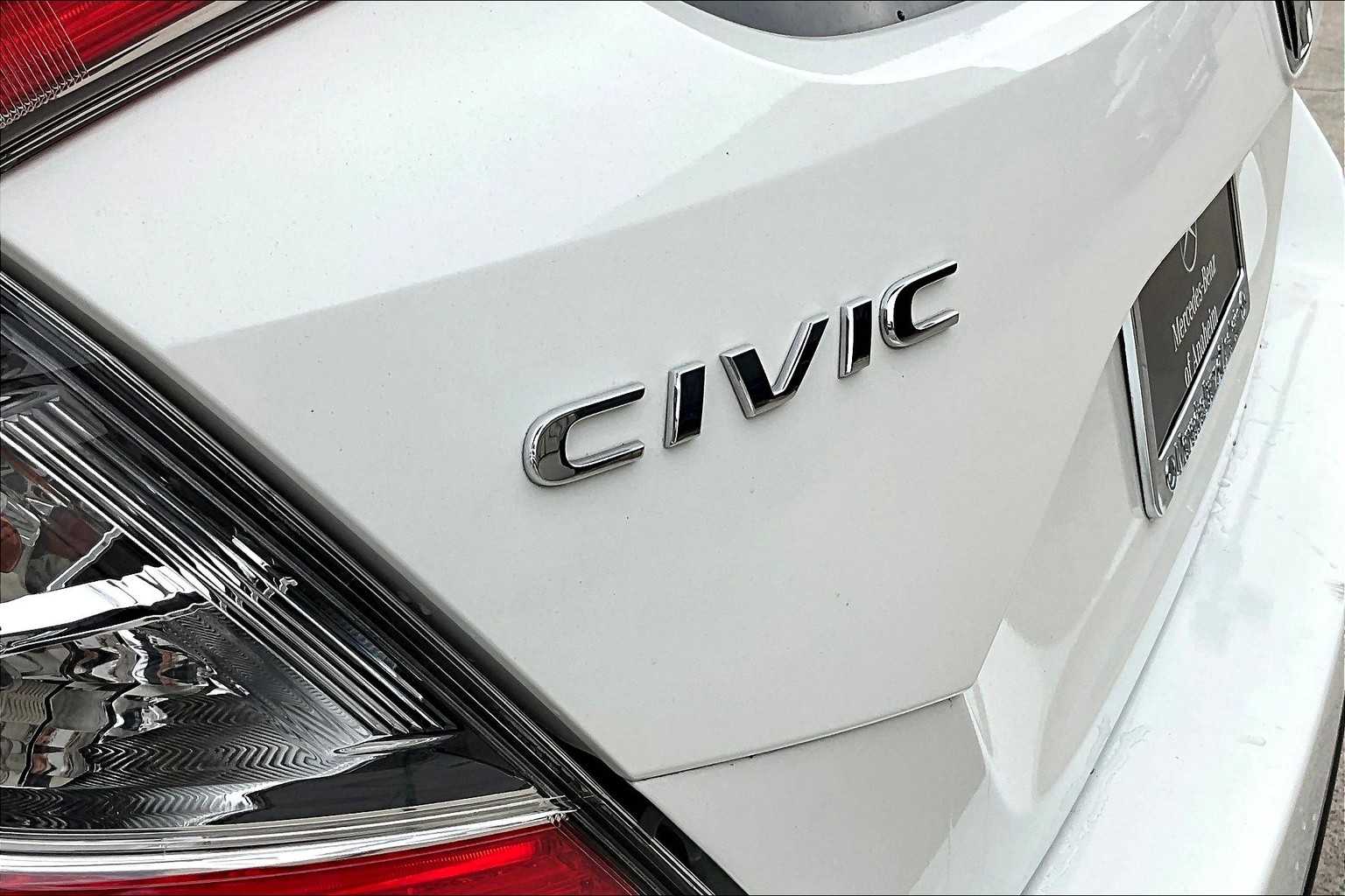 2019 Honda Civic Hatchback EX photo 9