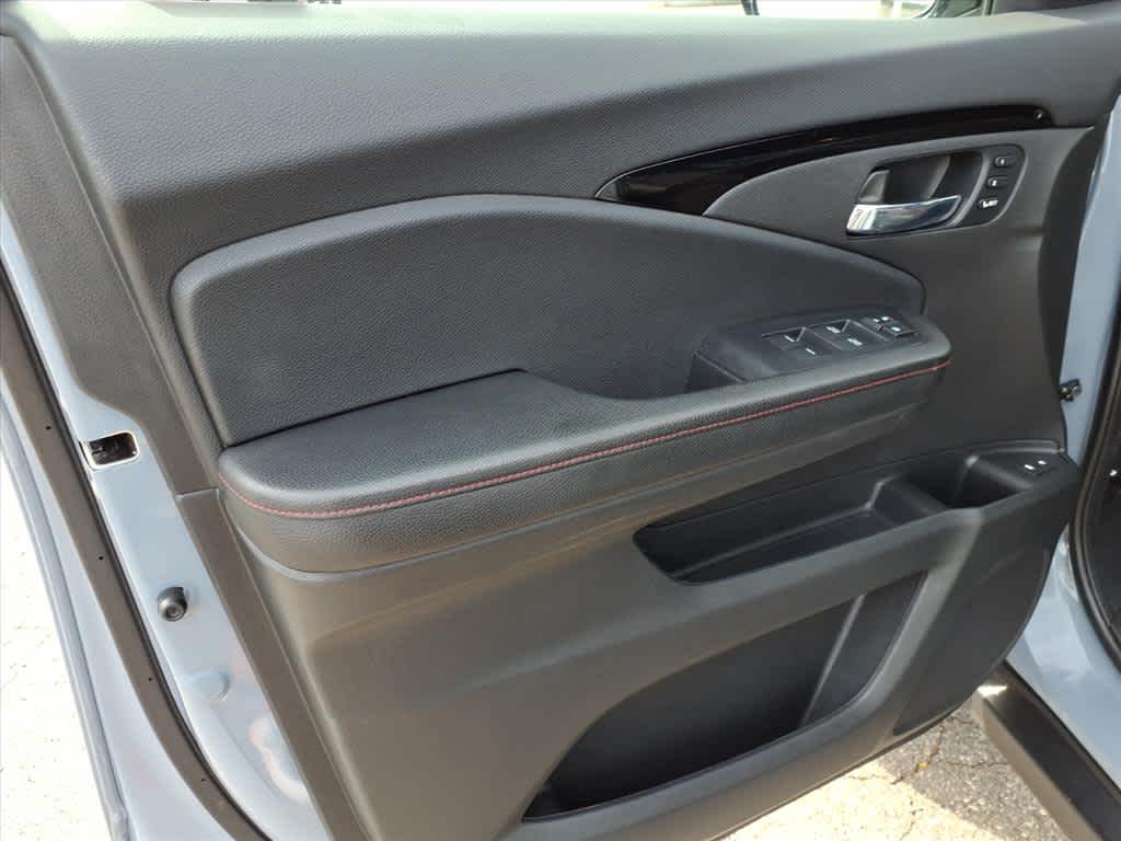 2022 Honda Pilot Black Edition photo 9