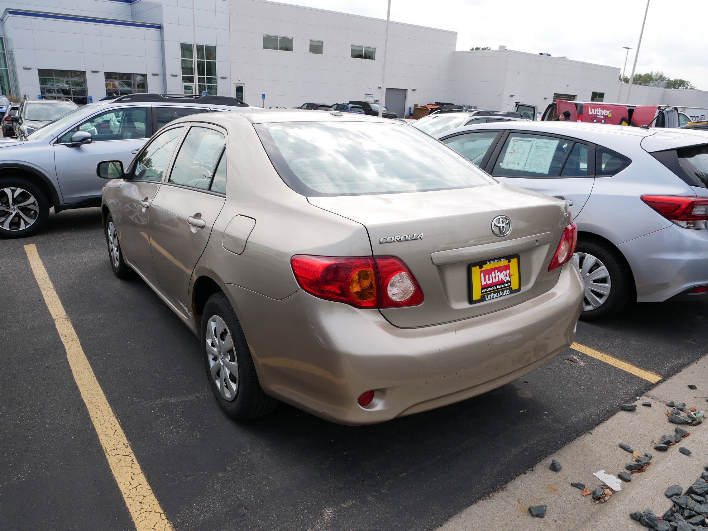 2010 Toyota Corolla LE photo 4