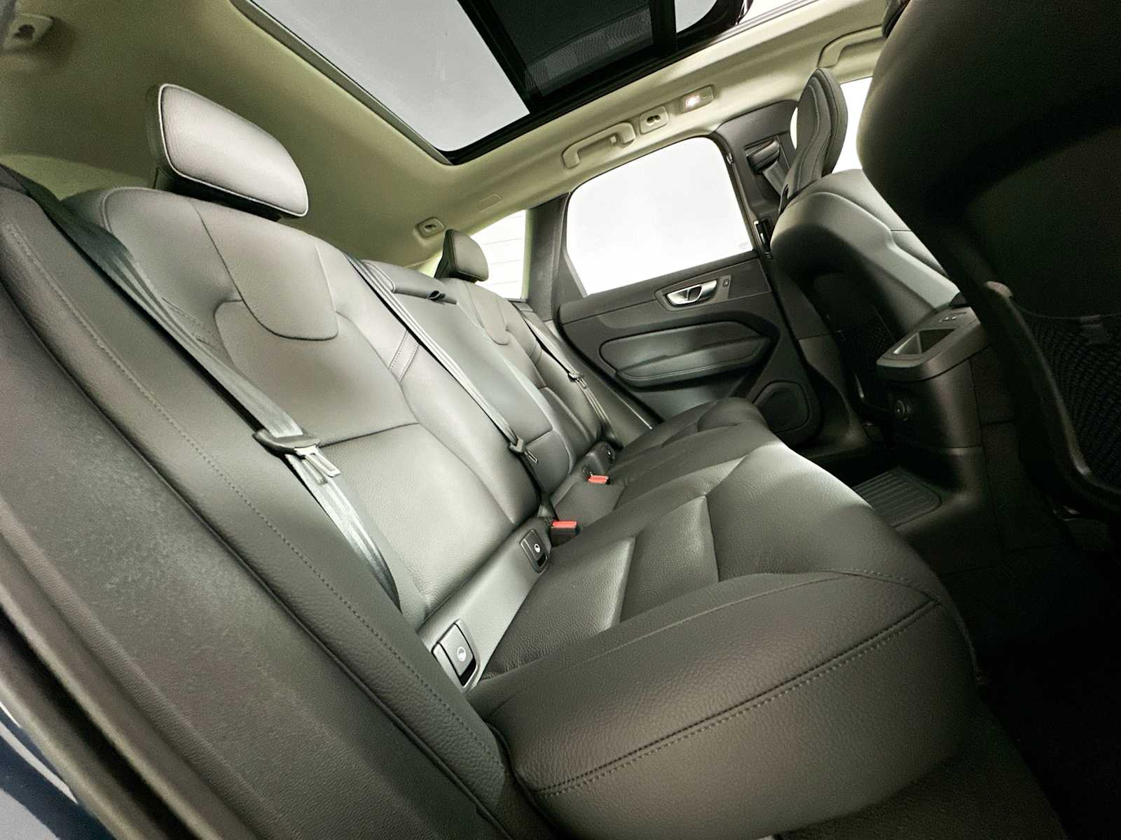 2025 Volvo XC60 T8 Plus photo 24