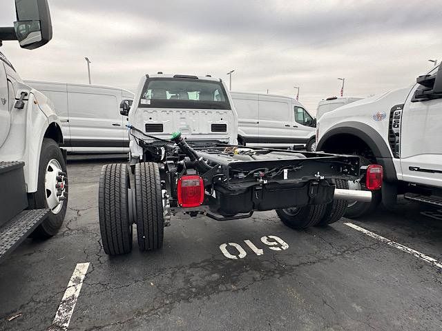 2025 Ford F-550 photo 4