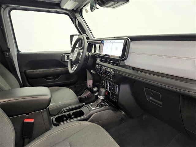 2024 Jeep Wrangler Sahara photo 28