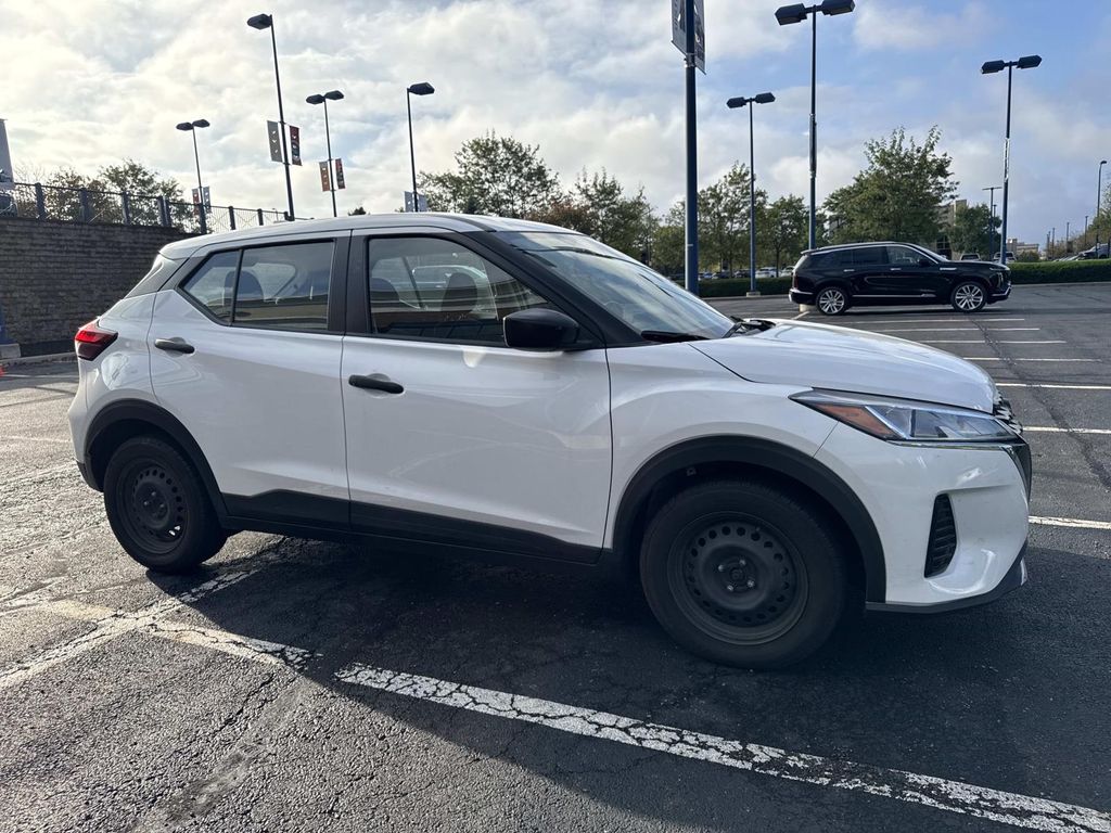 2022 Nissan Kicks S photo 4