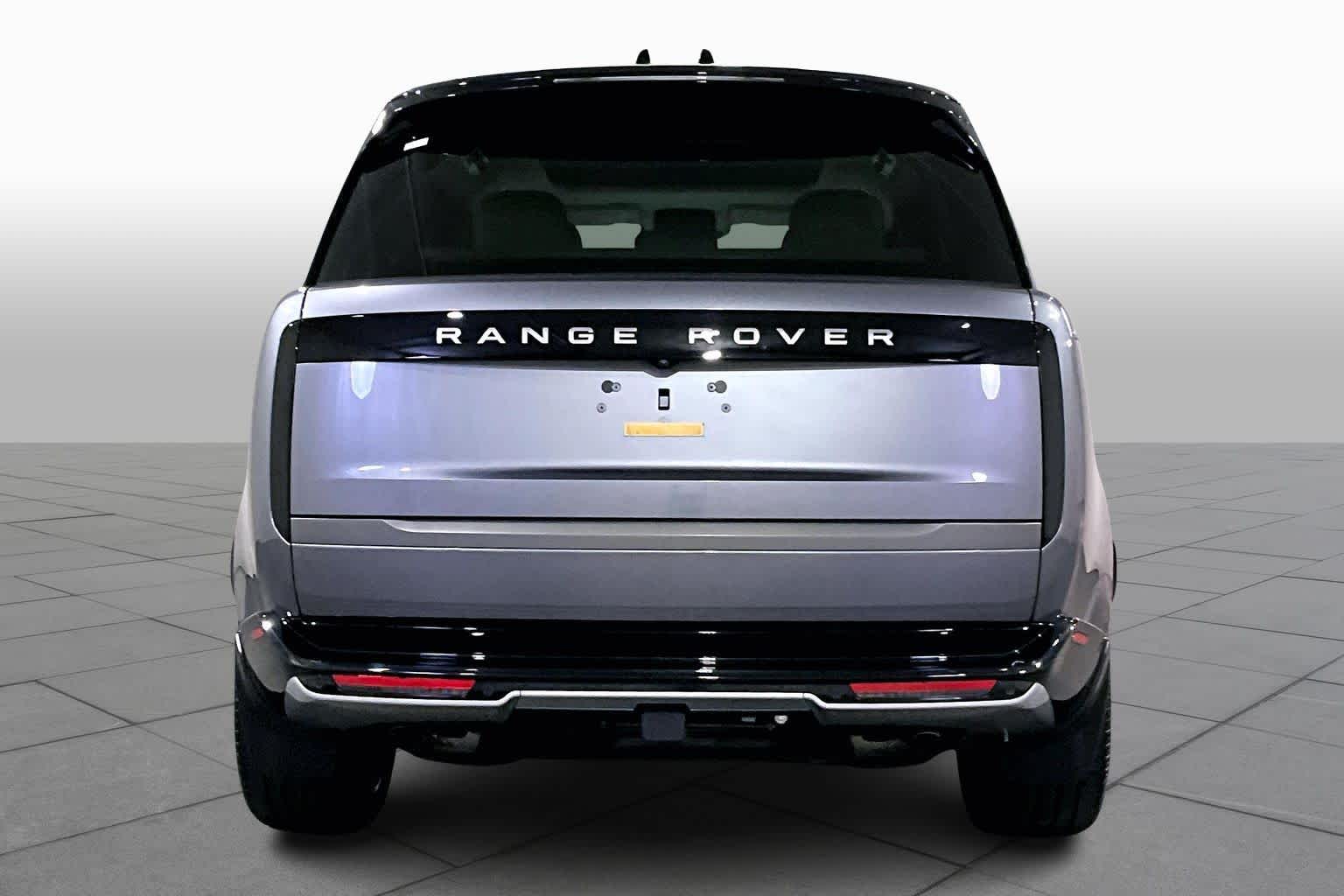 2025 Land Rover Range Rover SE photo 4