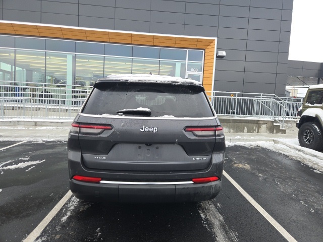 2023 Jeep Grand Cherokee Laredo photo 3