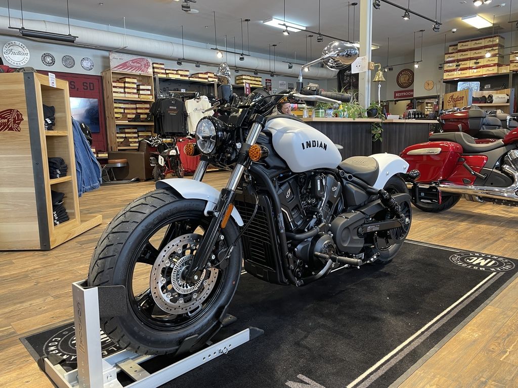 Bobber Sixty Best Indian Motorcycle For Short Riders Indian Scout