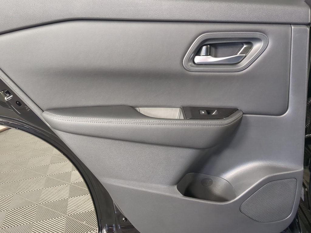 2026 Nissan Rogue SV photo 10