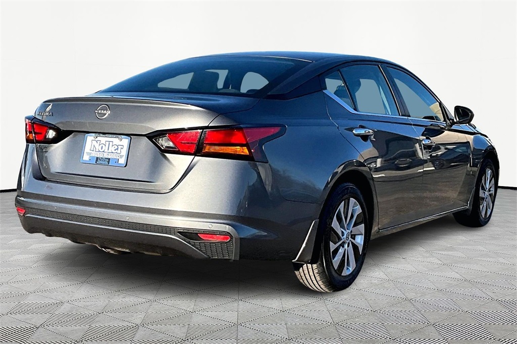 Used 2023 Nissan Altima S with VIN 1N4BL4BV1PN415640 for sale in Kansas City