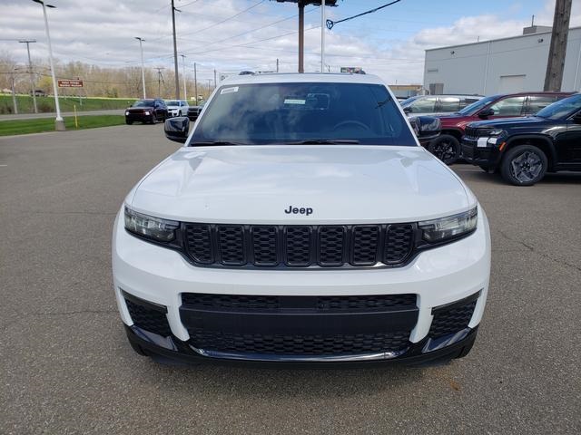 2025 Jeep Grand Cherokee Limited photo 3