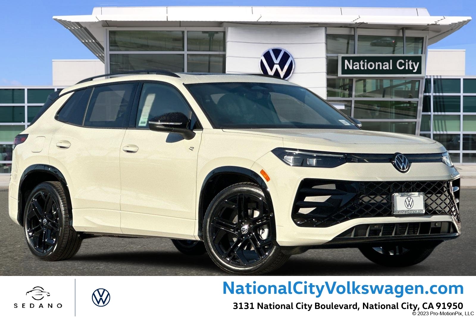 2026 Volkswagen Tiguan SE R-LINE BLACK's photo