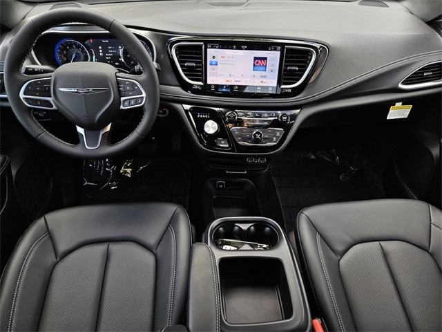 2025 Chrysler Pacifica photo 15