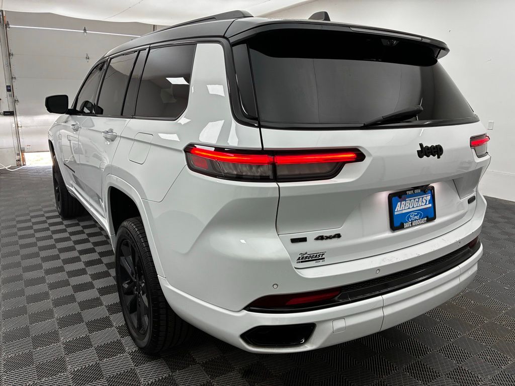 2022 Jeep Grand Cherokee Overland photo 12