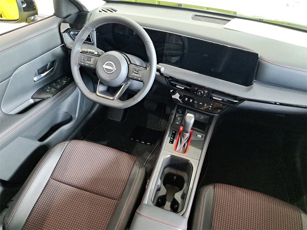 2026 Nissan Kicks SR photo 15