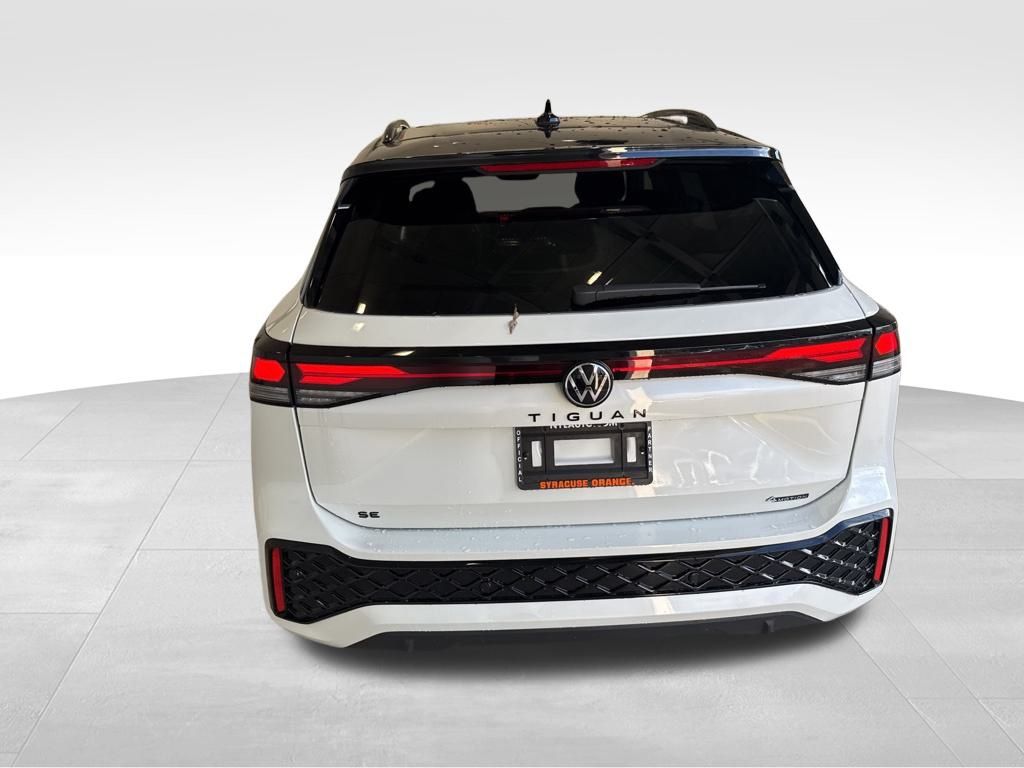 2026 Volkswagen Tiguan SEL R-Line photo 4