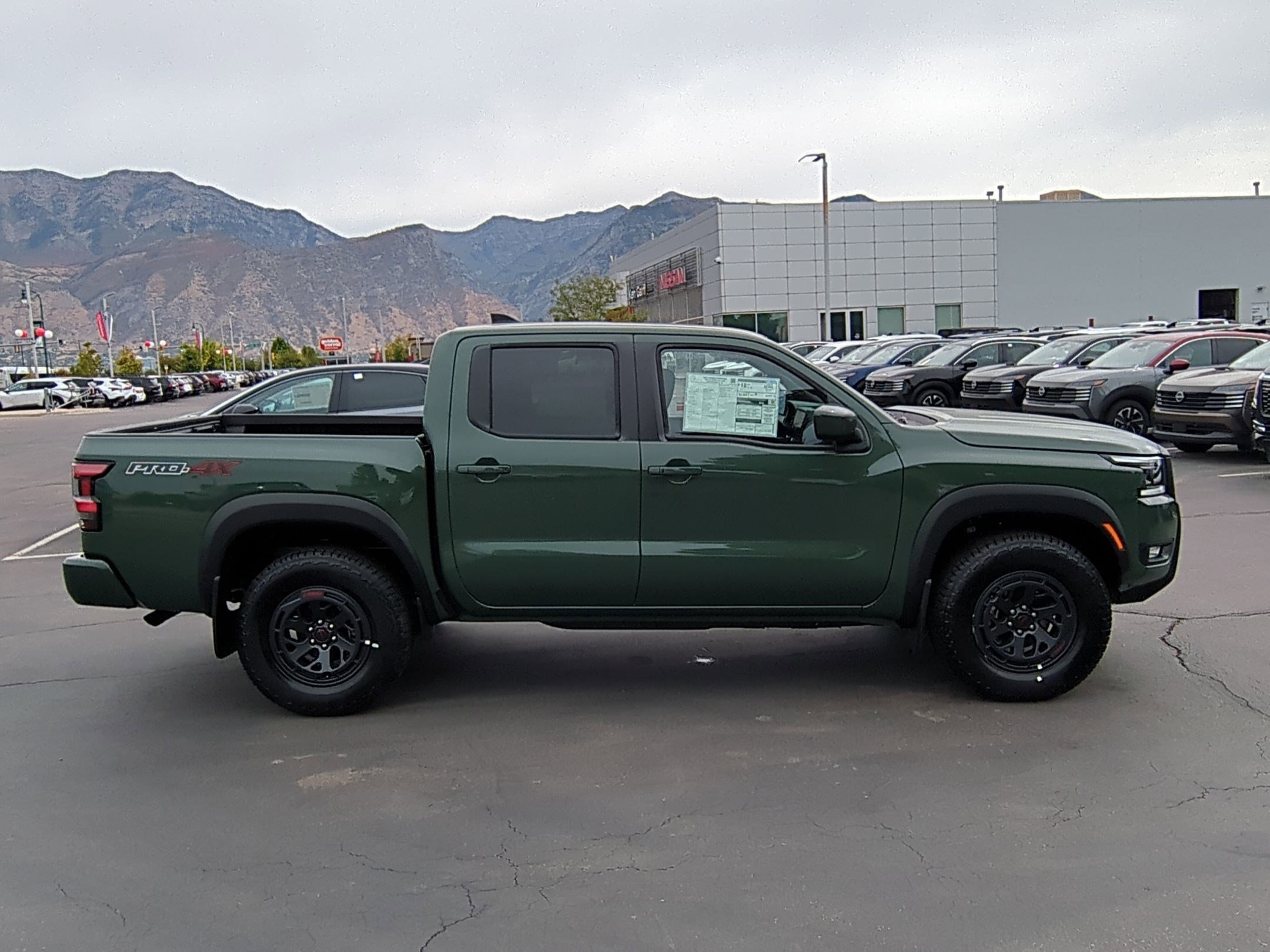 2025 Nissan Frontier Crew Cab PRO-4X photo 2